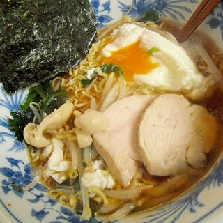 鶏ハムと野菜のラーメン